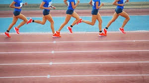 迈尼昂在加比亚社媒动态下留言，后者回复：请续约